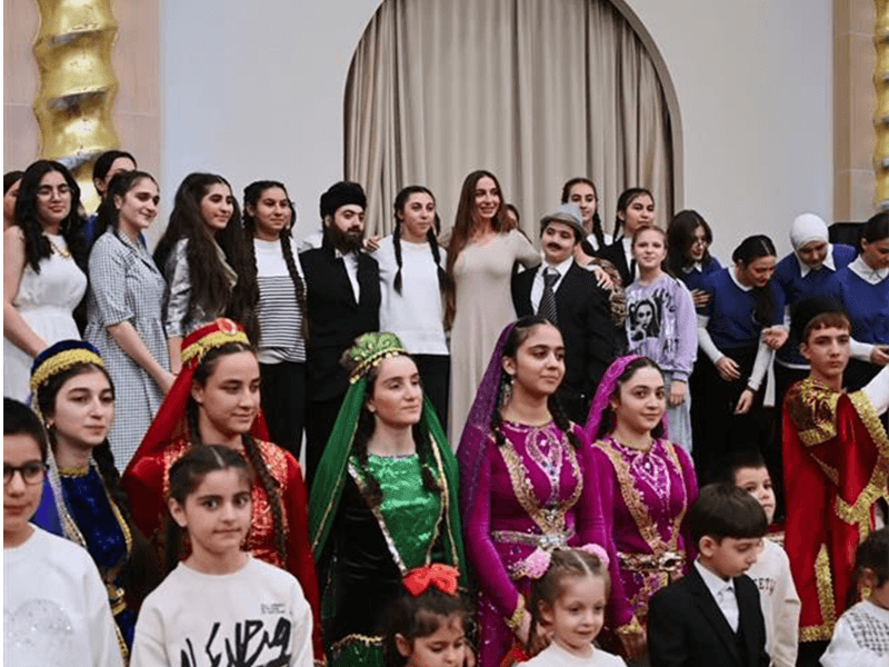 Nar sığınacaqda yaşayan uşaqların yaradıcılıq təşəbbüsünə dəstək oldu - FOTO Nar sığınacaqda yaşayan uşaqların yaradıcılıq təşəbbüsünə dəstək oldu - FOTO